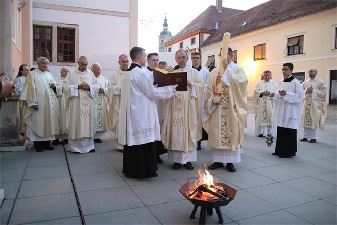 Vazmenim bdijenjem započela godišnja proslava Isusova uskrsnuća